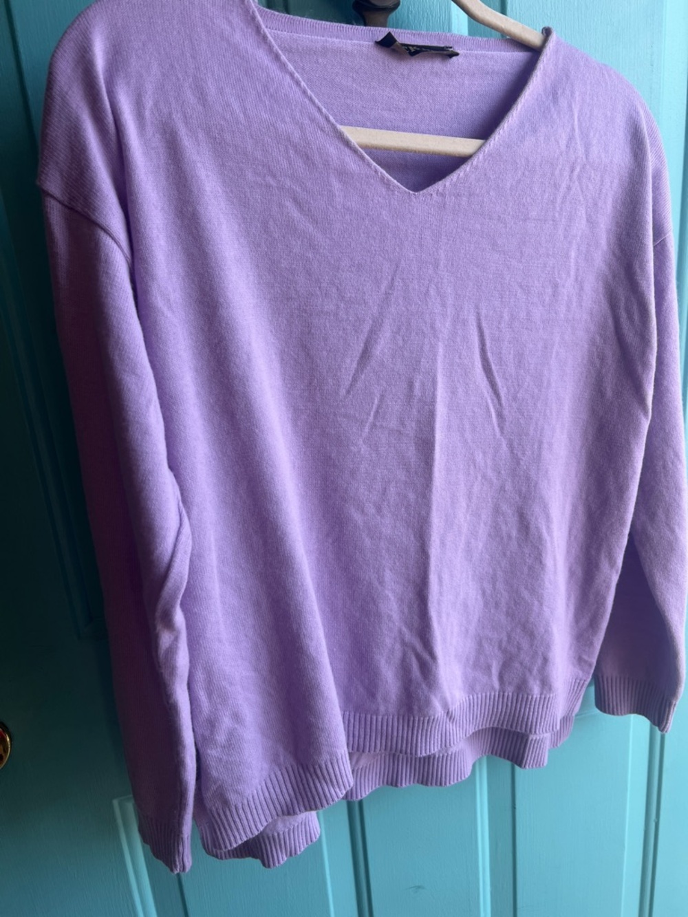 Relaxed V-Neck Sweater in Lilac - Lightweight Everyday Knit